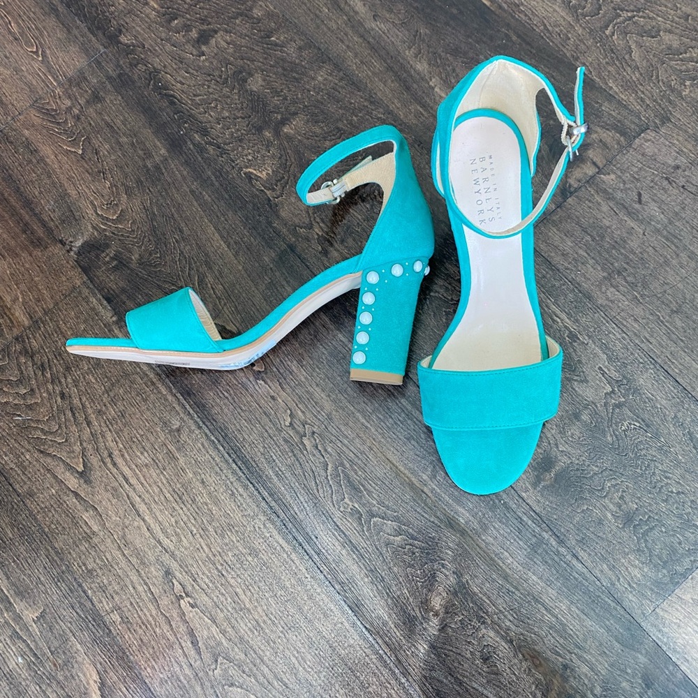 Barney New York BNWT sandals